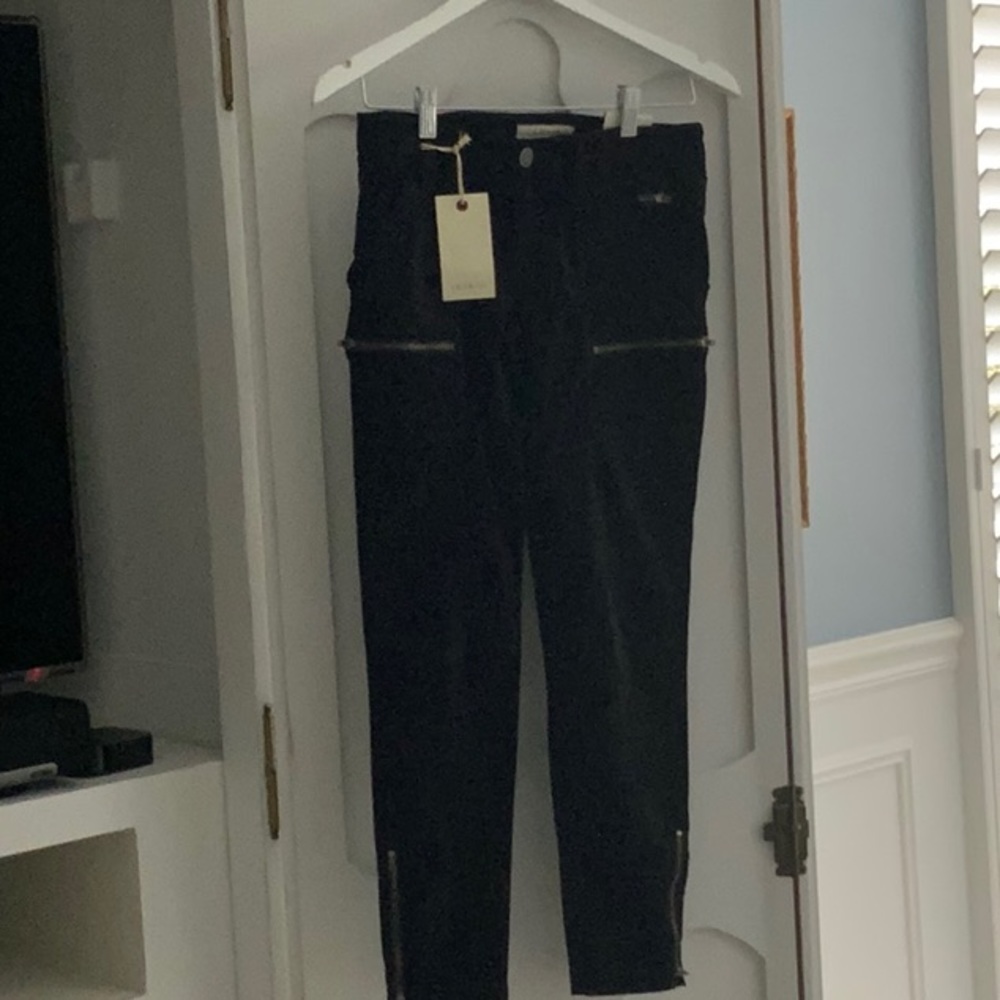 Joie size 26 never worn new with tags in excellent condition.